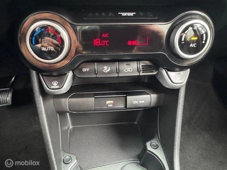 Kia Picanto Kia Picanto 1.0 67pk Automaat  Stoel en Stuur verwarming ,  Navigatie / Apple carplay  / Android auto , Achteruit camera , Bluetooth , Priveglas , Chrome handgrepen , Sport Velgen ,  9.500km !! - afbeelding nr 27