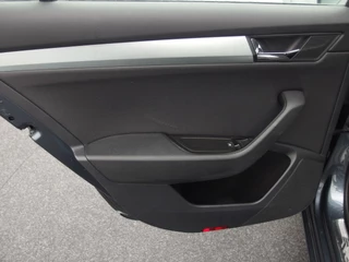 Škoda Superb AUTOMAAT / STOELVERW / XENON / CARPLAY / NAVI / CLIMA / PDC / BLUETOOTH / CRUISE / NL-AUTO - afbeelding nr 30