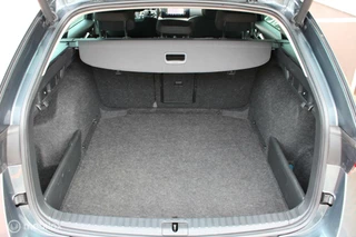 Škoda Octavia Skoda Octavia Combi 1.0 TSI Business Edition Plus, Stuur + stoel verwarming, Memory seats, Digitaal dashboard, Elektrische kofferbak, Head up display, Dodehoek detectie, Clima, App connect, Cruise, Navi. - afbeelding nr 20