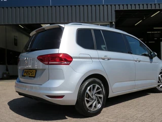 Volkswagen Touran Volkswagen Touran 1.2 TSI CON. SERIES ,,SOUND'' / Camera / Wegklap.haak / Stoelverwarming / - afbeelding nr 24