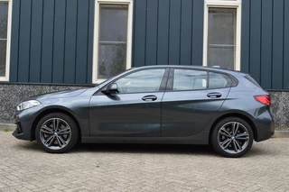 BMW 1 Serie BMW 1 Serie 120i High Executive Rijklaarprijs-Garantie Navigatie Led Sport interieur Airco - afbeelding nr 2
