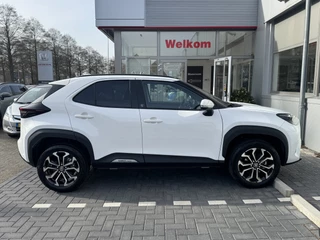 Toyota Yaris Cross Parkeersensoren V+A, Dodehoeksensor, Navigatie , All-in Rijklaarprijs - afbeelding nr 39