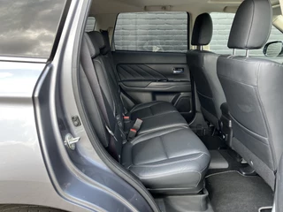 Mitsubishi Outlander Mitsubishi Outlander 2.0 PHEV Instyle+ 203 pk 4WD AUT. | 1e eigenaar | dealer onderhouden | navigatie | trekhaak | leder interieur - afbeelding nr 22