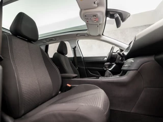 Peugeot 308 Peugeot 308 SW 1.2 PureTech Sport (PANORAMADAK, APPLE CARPLAY, GROOT NAVI, PARKEERSENSOREN, GETINT GLAS, SPORTSTOELEN, LANE ASSIST, CRUISE, NIEUWE APK, NIEUWSTAAT) - afbeelding nr 8