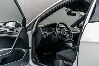 Volkswagen Golf Volkswagen Golf 2.0 TSI 4Motion R Pano Camera ACC - afbeelding nr 22