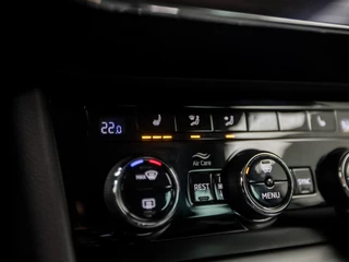 Škoda Superb 218Pk Automaat (APPLE CARPLAY, GROOT NAVI, VIRTUAL COCKPIT, MEMORY SEATS, STOELVERWARMING, CAMERA, GETINT GLAS, LED KOPLAMPEN, TREKHAAK, NIEUWSTAAT) - afbeelding nr 10