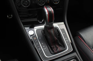 Volkswagen Golf Volkswagen Golf 2.0 TSI GTI TCR / Akrapovic / Panoramadak / Camera / 19'' / Leder / Navigatie / Keyless / Dynaudio / Dodehoek / Stoelverwarming / DAB / ACC - afbeelding nr 28