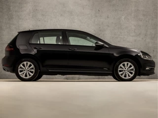 Volkswagen Golf (APPLE CARPLAY, GROOT NAVI, CLIMATE, STOELVERWARMING, DYNAMISCHE KNIPPERLICHTEN, ALCANTARA SPORTSTOELEN, ADAPTIVE CRUISE, PARKEERSENSOREN, LM VELGEN, NIEUWSTAAT) - afbeelding nr 4