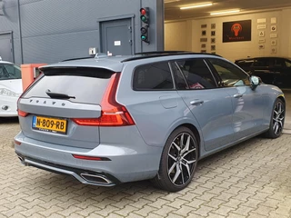 Volvo V60 Volvo V60 2.0 T8 Recharge AWD R-Design - 1 JR GARANTIE / EXTRA SET / TREKHAAK / PANO / 360CAM / H-K / LEDER+MEMORY / VOORRUITVERW! - afbeelding nr 9