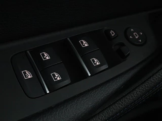 BMW 5 Serie BMW 5-serie 530e xDrive M Sport | Panoramadak |  Harman/Kardon | Stoel & stuurverwarming | Adaptive cruise | Camera | Trekhaak | Carplay | Achterbankverwarming | Live Cockpit | Sportstoelen - afbeelding nr 38