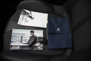 Peugeot 5008 Peugeot 5008 1.5 BlueHDi GT-Line - Panorama, Carplay, Camera, Half Leer - afbeelding nr 31