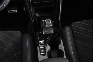 Peugeot 2008 Peugeot 2008 1.2 PureTech 130 PK GT - Automaat | Dig. Cockpit | Adapt. Cruise | Elek. stoel | Stoelverw. | PDC | Camera | NAV + App. Connect | ECC | LM 17