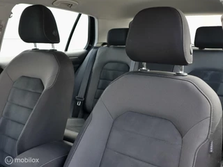 Volkswagen Golf Volkswagen Golf 1.0 TSI R-Line CarPlay ACC PDC Massage - afbeelding nr 5