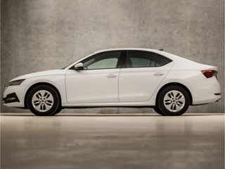 Škoda Octavia Škoda Octavia 1.0 e-TSI Sport Automaat (APPLE CARPLAY, GROOT NAVI, CAMERA, GETINT GLAS, SPORTSTOELEN, STOELVERWARMING, KEYLESS, CRUISE, NIEUWE APK, NIEUWSTAAT) - afbeelding nr 2