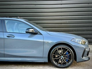 BMW 1 Serie BMW 1 Serie 118i M135 M-PERF. PANO|SCHAALSTOEL|HUD|H/K|CAMERA - afbeelding nr 19