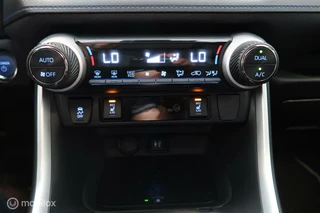 Toyota RAV4 Toyota RAV4 2.5 Hybrid Active Bi-Tone Pano Navi Carplay - afbeelding nr 13