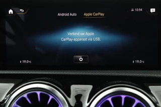 Mercedes-Benz A-Klasse Mercedes-Benz A-klasse 200 AMG | Panoramadak | Carplay |  Stoelverwarming | Keyless | Leder/Alcantara | Camera | Sfeerverlichting | Widescreen | Full LED - afbeelding nr 22