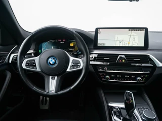 BMW 5 Serie BMW 5-serie Touring 530e M-Sport | Panoramadak | Leder | Driving Assist Prof | Trekhaak - afbeelding nr 14