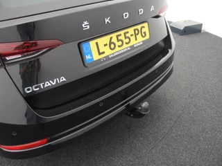Škoda Octavia Škoda Octavia Combi 1.0 TSI Business Edition TREKHAAK / CARPLAY / SFEERVERLICHTING / NAVI / CLIMA / PDC / BLUETOOTH / CRUISE / NL-AUTO - afbeelding nr 17