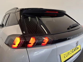 Peugeot 2008 Peugeot 2008 1.2 PureTech 130 GT Black Style Airco ECC Navi Carplay Cruise Control PDC VA + Camera Full LED 17