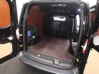 Ford Transit Courier Ford Transit Courier 1.5 TDCI Limited Duratorq S&S | navigatie | parkeersensoren voor & achter | voorruit verwarming | laadvloer - afbeelding nr 17