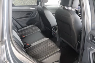 Volkswagen Tiguan Volkswagen Tiguan 1.5 TSI R-Line | Geen import | Black Style | Schuifdak | Digitaa - afbeelding nr 22