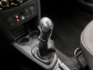 Dacia Logan (NAVIGATIE, AIRCO, CRUISE, SPPORTSTOELEN, ARMSTEUN, BLUETOOTH, TREKHAAK, NIEUWE APK, NIEUWSTAAT) - afbeelding nr 10