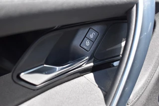 Land Rover Discovery Sport Land Rover Discovery Sport P300E 1.5 S / LEDER / P.CAM./ APPLE CARPLAY / LED KOPL. - afbeelding nr 14