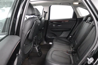 BMW 2 Serie BMW 2-serie Active Tourer 225i xDrive M Sport (PANORAMADAK, TREKHAAK, STOELVERWARMING, HEAD-UP, PARKEERSENSOREN, NAVIGATIE) - afbeelding nr 21
