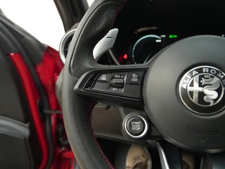 Alfa Romeo Giulia Alfa Romeo Giulia 2.0 Turbo 280 PK Competizione Q4 AWD | Harman | Veloce | 19