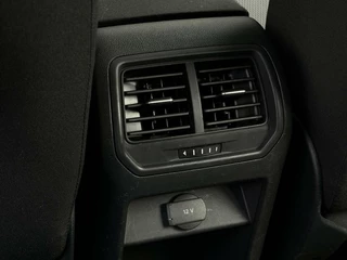 Volkswagen Golf Sportsvan Volkswagen Golf Sportsvan 1.0 TSI Connected Series, NL AUTO, NAP, ECC-AIRCO, NAVI, DODEHOEK, CRUISE, CAMERA, PARKEERSENSOREN, TREKHAAK, LICHTMETAAL 16