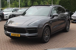 Porsche Cayenne Porsche Cayenne 3.0 E-Hybrid / Trekhaak / Panoramadak / 360Camera / Head-up / 21'' / Keyless / Bose / Sportchrono / Softclose / Stuurverwarming / Leder / Cruise Control - afbeelding nr 6