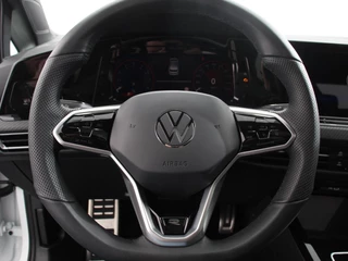 Volkswagen Golf Volkswagen Golf 1.5 eTSI 150pk DSG R-Line | Panorama dak | Navigatie | Apple Carplay/Android Auto | Climate Control | Camera | Dab | Extra Getint Glas | Adaptive Cruise Control | Virtual Cockpit | Lichtmetalen Velgen - afbeelding nr 16