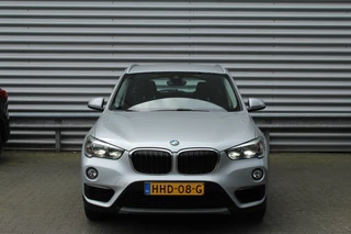 BMW X1 BMW X1 sDrive18i 141pk AUTOMAAT NL-Auto 74.942km Clima Cruise Navi Camera HUD Keyless El. Klep 17