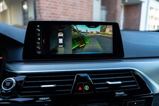 BMW 5 Serie BMW 5-serie 530e High Executive M-Sport 360 / HUD / B&W - afbeelding nr 17
