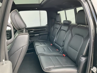 Dodge Ram 1500 Dodge Ram 1500 5.7 V8 4x4 Crew Cab Laramie Pano Full Navi SideSteps Trekhaak Luchtvering - afbeelding nr 16