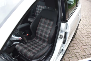 Volkswagen Polo Volkswagen Polo 1.8 TSI GTI 192 PK Executive | NL-Auto | Camera | Carplay | Cruise Contr | Climate Contr | Netjes | Origineel - afbeelding nr 12