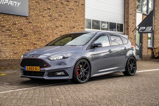 Ford Focus Ford Focus 2.0 ST, Milltek Sport, 19 Inch RS LMV, Airtec - afbeelding nr 2