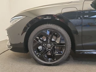 Volkswagen Passat Volkswagen Passat Variant 1.5 eHybrid 272pk DSG/AUT R-Line Wegklapbare trekhaak, Panoramadak, Leder - afbeelding nr 23