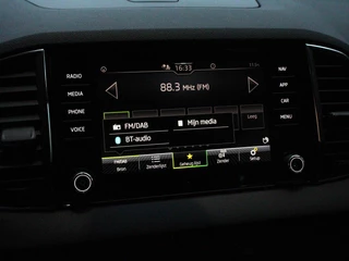 Škoda Karoq Skoda Karoq 1.5 TSI 150pk DSG Ambition | Navigatie | Apple Carpla/Android Auto | Camera | Climate Control | Adaptive Cruise control | Lichtmetalen Velgen - afbeelding nr 23
