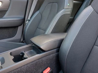 Volvo XC40 Volvo XC40 1.5 T3 157pk Momentum Business Pack Connect | Origineel NL | Navi | Clima | Adap. Cruise | Panorama Schuifdak | Led Koplampen | Pdc V+A+Camera | Rijstrook+Licht+Regensenor | 18''lm - afbeelding nr 26