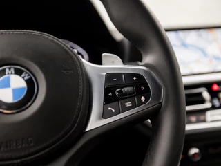 BMW 3 Serie BMW 3 Serie 320i M Sport 184Pk Automaat (APPLE CARPLAY, M PAKKET, GROOT NAVI, SFEERVERLICHTING, LEDER/ACANTARA, SPORTSTOELEN, GETINT GLAS, PARKEERSENSOREN, NIEUWE APK, NIEUWSTAAT) - afbeelding nr 19