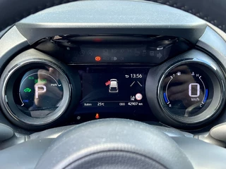 Toyota Yaris Toyota Yaris 1.5 Hybrid Executive Automaat | Pano | Navi | NL auto - afbeelding nr 21