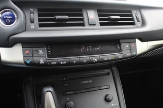 Lexus CT Lexus CT 200h 25th Edition / Camera / Schuifdak / Alcantara / Navigatie / 16'' / Getint glas / Stoelverwarming / Cruise Control - afbeelding nr 25