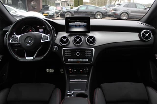 Mercedes-Benz GLA Mercedes-Benz GLA 180 Business Solution AMG / Camera / Apple CarPlay / Half leder / 19'' / Navigatie / Stoelverwarming / Cruise Control - afbeelding nr 2