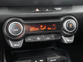 Kia Stonic - Navigatie - Camera - Climate control - Cruise control - 17 inch LM velgen - 12 maanden garantie - afbeelding nr 36