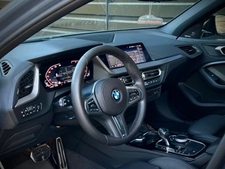 BMW 1 Serie BMW 1 Serie 118i M135 M-PERF. PANO|SCHAALSTOEL|HUD|H/K|CAMERA - afbeelding nr 13