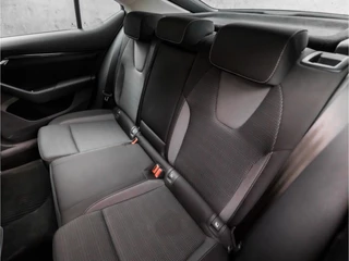 Škoda Octavia Škoda Octavia 1.0 e-TSI Sport Automaat (APPLE CARPLAY, GROOT NAVI, CAMERA, GETINT GLAS, SPORTSTOELEN, STOELVERWARMING, KEYLESS, CRUISE, NIEUWE APK, NIEUWSTAAT) - afbeelding nr 14
