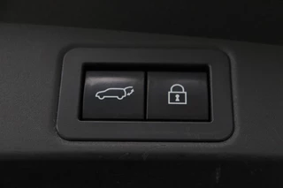 Toyota Corolla Toyota Corolla 2.0 Hybrid Premium | Leder | Head-Up |  Stoelverwarming | Trekhaak | Adaptive cruise | Matrix LED | Carplay | Keyless | Camera - afbeelding nr 14