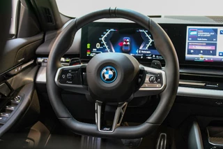 BMW 5 Serie BMW 5-serie Touring 530e PANO | TREKH | HUD - afbeelding nr 22